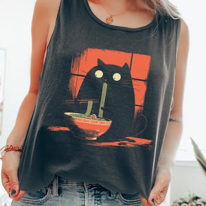 Svart katt slurpar Ramen tanktop, kattälskare gåva, Ramen kawaii skjorta, japansk anime katt, Ramenälskare