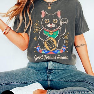 Maneki neko shirt, Japanese lucky cat, Fortune cat, Lucky cat, Beckoning cat, Kawaii clothing, Japanese cat shirt, Waving cat shirt, Unisex