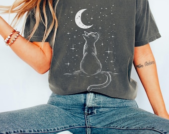 Himmelsk kattskjorta, mystisk kattskjorta, häxkatt, måne och stjärnor, kattmamma-present, konstellation, kattperson-present, månastrologiastronomi