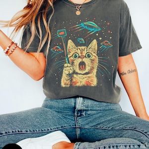 Cat UFO shirt, Cat with Selfie stick, Gift for Cat Lover gift, Sci-Fi Fans, Cat taking selfie with UFO, Funny cat, Cat mom dad