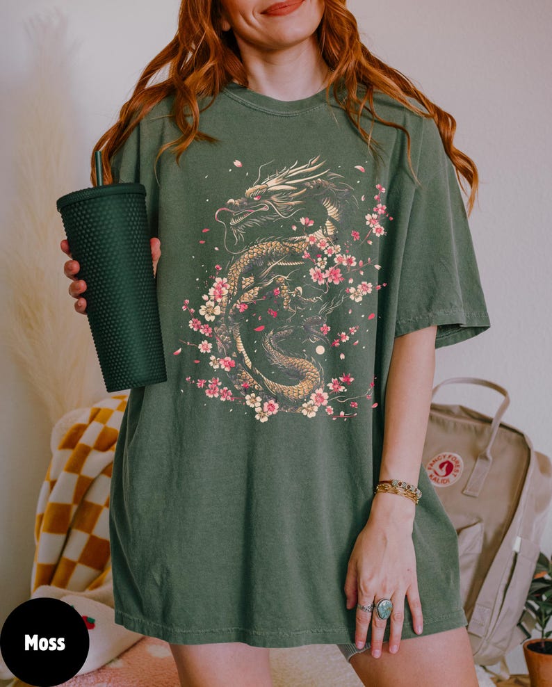 Maglietta con drago Sakura, maglietta con fiore di ciliegio Sakura, maglietta giapponese, maglietta con fiore di ciliegio, maglietta con drago giapponese, maglietta con drago asiatico, unisex immagine 3