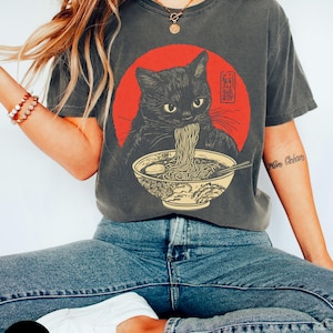 黒猫Tシャツ、猫好きへのギフト、ラーメンかわいいシャツ、オルタナティブファッション、アニメ猫、日本人、グルメシャツ、ラーメン好き、キティTシャツギフト