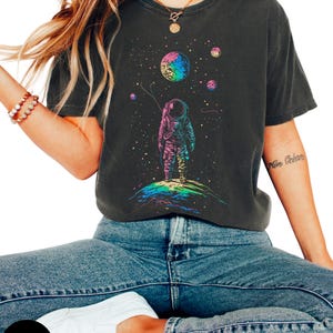Kosmisk rymdutforskare-tröja, t-shirt för sci-fi-älskare, presenter till astronautfans, himmelsk konst, galax-tröja, unik rymdgåva