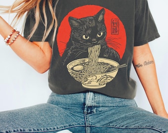 Maglietta con gatto nero e ramen / Maglietta Kawaii Anime Kitty, regalo per gli amanti dei gatti e del ramen