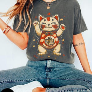 Maneki neko shirt, Japanese lucky cat, Fortune cat, Lucky cat, Beckoning cat, Kawaii clothing, Japanese cat shirt, Waving cat shirt, Unisex