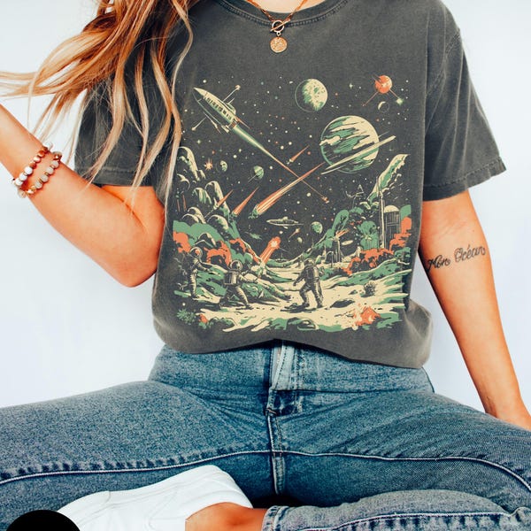 Space Battle Vintage shirt, Retro Sci-fi Tee, Fighter Galaxy War Shirt, Cosmic Apparel, Astronomy Gift, Geeky gift