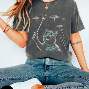 Cat UFO shirt, Cat with Selfie stick, Gift for Cat Lover gift, Sci-Fi Fans, Cat taking selfie with UFO, Funny cat, Cat mom dad