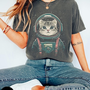 Kosmisches Feline Top, Astronauten Katzen Kleidung, Kosmisches Feline Top, Katzen Liebhaber T-Shirt, Astronauten Katzen Kleidung, Katzen Mama Papa Geschenk, Weltraum, kosmische Katze