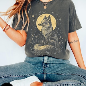 Chemise linogravure Fox & Moon, imprimé folklore sorcière, t-shirt Comfort Colors®, cadeau pour amateur de renard