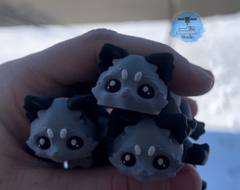Adorable Handheld 3D Raccoon Fidget Toy – Stress Relief Desk Companion | Articulated Racoon | 3D Printed Articulated Trash Panda  Fidget Toy