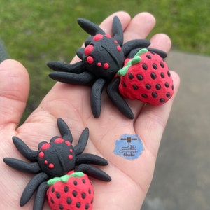Articulated Strawberry Spider | Strawberrantula Fidget Toy | Strawberry Flexi Jumping Spider | 3D Printed Tarantula | Berry Cute Spider