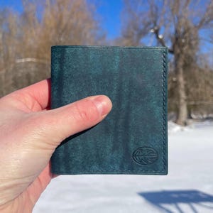 Cartera para tarjetas de cuero de grano completo hecha a mano, cuero Pueblo de grano pulido vegetal italiano cosido a mano, regalo artesanal cosido a mano, azul zafiro