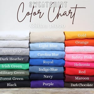 Puede incluir: Tabla de colores para sudaderas Gildan 18000, con una variedad de colores que incluyen blanco, ceniza, gris deportivo, brezo oscuro, verde irland&eacute;s, verde militar, verde bosque y negro. Colores adicionales incluyen arena, azul claro, azul Carolina, real, azul &iacute;ndigo, marino y p&uacute;rpura.