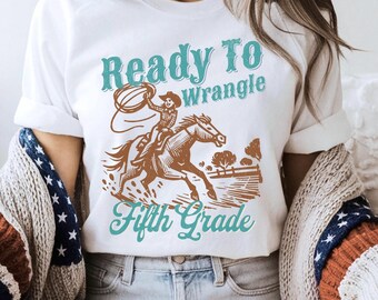 Camiseta para maestra de quinto grado, camiseta con temática de vaquera del oeste para maestras, camiseta de equipo de quinto grado, camiseta de rodeo Comfort Colors®, primer día de clases