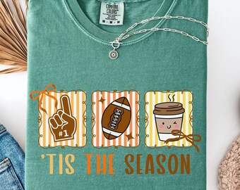Comfort Colors® damesvoetbalshirt, voetbalmoedershirt, schattig herfstshirt voor voetbalwedstrijd, voetbal en koffie, voetbalshirt mama