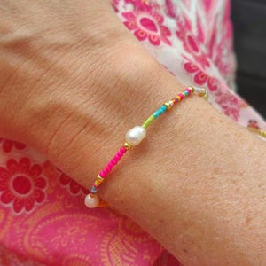 Todo afrutado | Pulsera de verano colorida 100% impermeable, incluye embalaje, mantra de amor propio, perla de agua dulce, regalo de aliento, mejor amiga