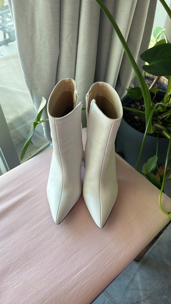 White block-heel pointed boots size EU36
