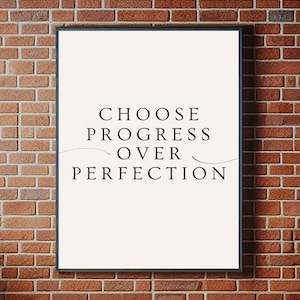 Póster enmarcado &quot;Progreso por encima de la perfección&quot;: Decoración inspiradora para la oficina