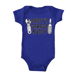 a baby bodysuit that says daddy's garage buddy