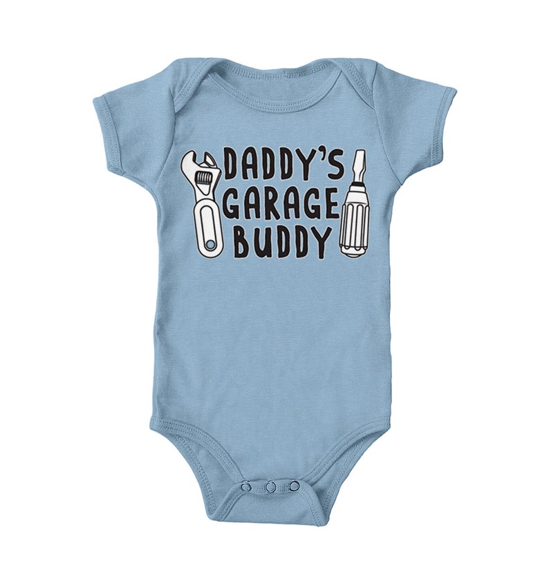 a baby bodysuit that says daddy's garage buddy