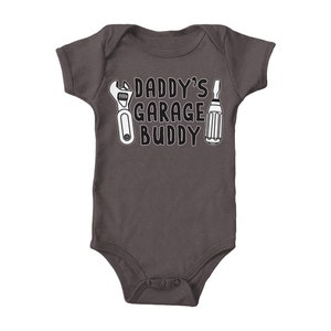 a baby bodysuit that says daddy's garage buddy