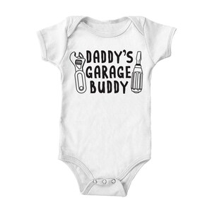 a baby bodysuit that says daddy's garage buddy