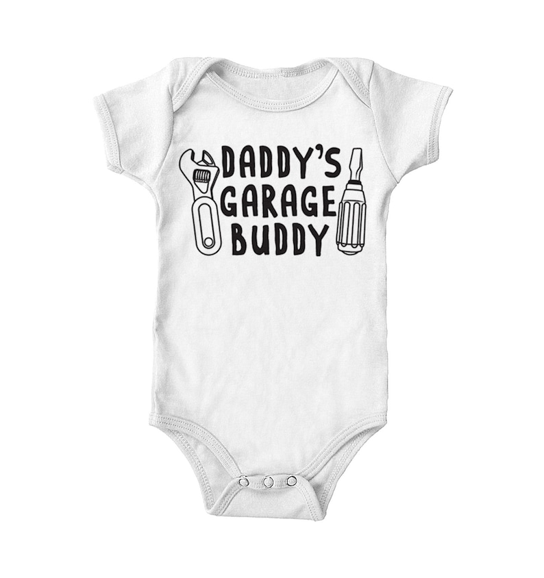 a baby bodysuit that says daddy's garage buddy