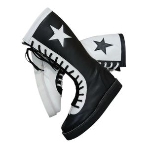 Pro Wrestling Star-laarzen, handgemaakt, 100% origineel leer - verschillende kleur voor elke voet: wit en zwart