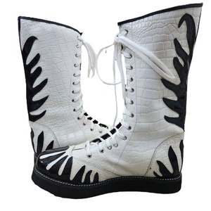 Pro-worstelschoenen, handgemaakt, 100% origineel leer, wit krokodillenpatroon en zwarte vuurstijl, aanpasbare kleuren