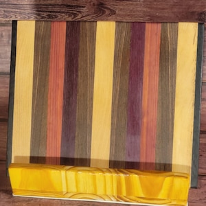 Tabla fina de madera exótica para cortar, charcutería y servir, 30 cm de ancho x 30 cm de alto. ¡Fabricada en EE. UU.!