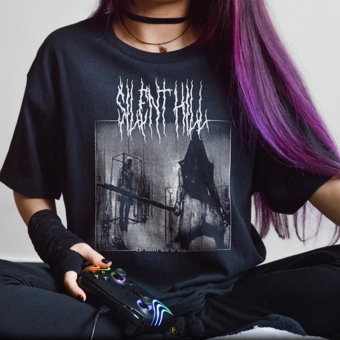 しょー:サイレントヒル2 ピラミッドヘッドTシャツM il_1080xN.7733757605_pqyu.jpg