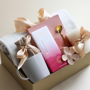 Mothers Day Gift Basket for Mom, Cozy Gift Box with Blanket, Socks, Candle, Self Care Gift Box, Care Package, Gifts for Her for Any Occasion