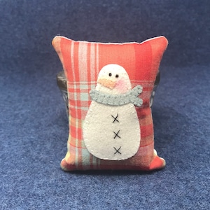 Kit; sweet little snowman ornament/bowl filler wool applique kit wool felt pattern penny rug