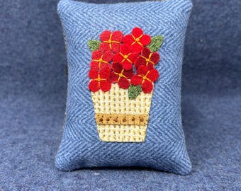 Kit; fun bucket of geraniums bowl filler wool applique kit wool felt pattern penny rug
