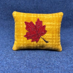 Kit; fun maple leaf bowl filler wool applique kit pattern penny rug wool felt folk art