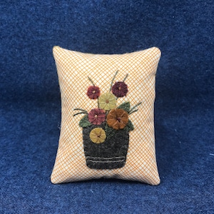 Kit; fun flower bucket bowl filler wool applique kit wool felt pattern penny rug