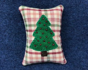 Kit; fun Christmas tree bowl filler/ornament wool applique kit wool felt pattern penny rug