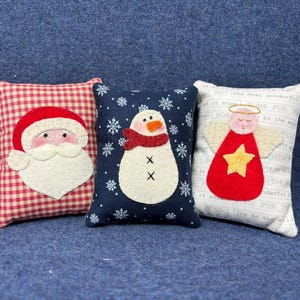 Kit; sweet Christmas trio of bowl fillers/ornaments wool applique kit pattern wool felt folk art