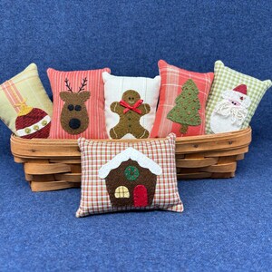 Kit; sweet collection of Christmas ornaments/bowl fillers wool applique kit wool felt pattern penny rug