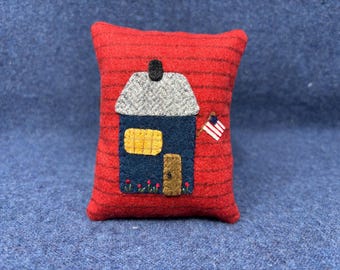 Kit; fun patriotic saltbox house bowl filler/ wool applique kit wool felt pattern penny rug