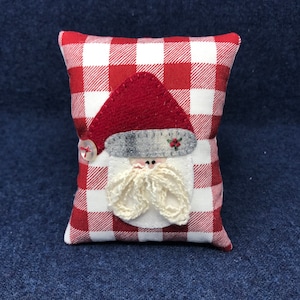 Kit; sweet little Santa ornament/bowl filler wool applique kit wool felt pattern penny rug