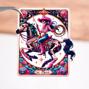 Pegatina de la carta del tarot de la vaquera, pegatina feminista femenina, calcomanía de empoderamiento femenino, impermeable, regalo inspirador, lindo oráculo occidental