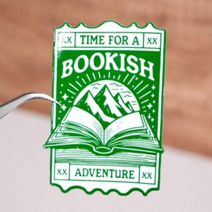 Pegatina de libro "Es hora de una aventura literaria", decoración literaria, calcomanía Booktok Book tok, holográfica o brillante, de 2 a 7 pulgadas.