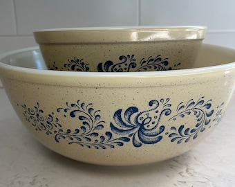 Set of Two Vintage PYREX Homestead nesting bowls in perfect condition.  Nostalgic, collectable, and functional.