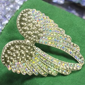 Elegant Angel Wing Ring, size 8, featuring crystal rhinestones. Alloy design, 3x4x2 cm, 13 oz. A trendy accessory to elevate your style or gift to someone special.