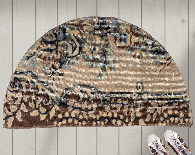 Vintage Isparta Wool Semicircle Rug 77x45 cm Upcycled Turkish Half Round Doormat Soft Beige Floral Entryway Mat