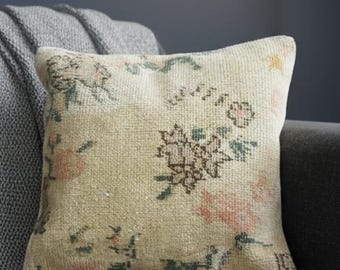 Handwoven Turkish Wool Pillow Cover – Floral Kilim Cushion, 16x16