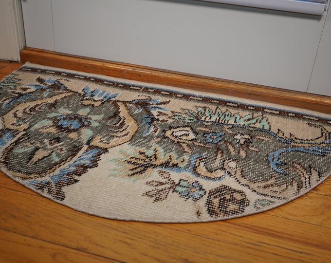 Handmade Vintage Floral Wool Rug: Turkish Semicircle Doormat (2x3 ft)