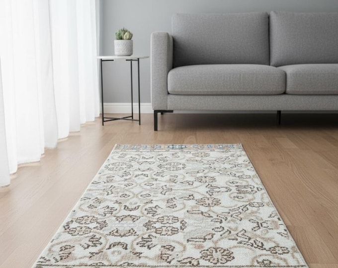 Turkish Vintage Wool Rug 53.5x109 cm – Cream Beige Floral Carpet with Blue Border – Handwoven Small Area Rug