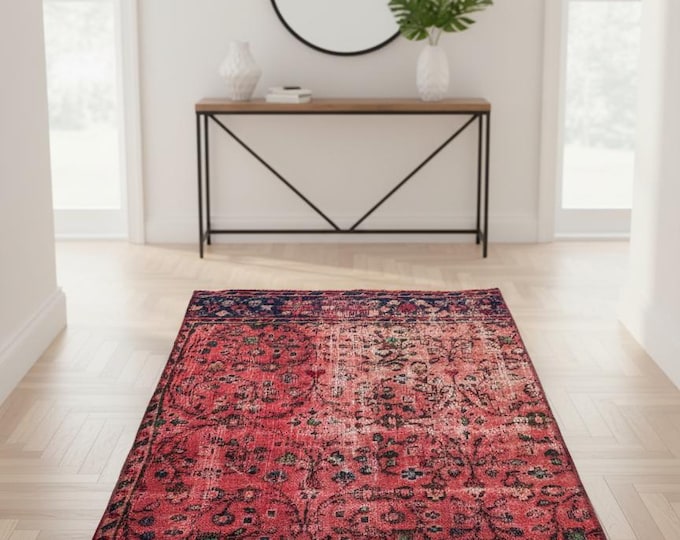 Vintage Red Turkish Rug – Handwoven Wool Floral Carpet